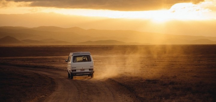 media/image/Campervan031-dirt-road.jpg
